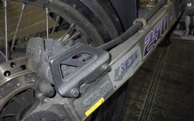 SUZUKI DR250 R-S SJ45A