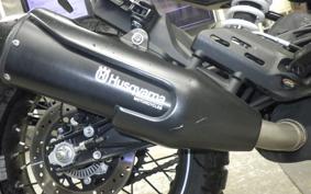 HUSQVARNA SVARTPILEN 125