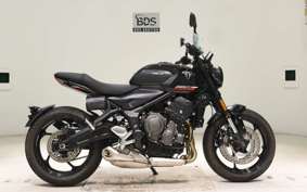 TRIUMPH TRIDENT 660 2025