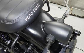 MOTO GUZZI V7 STONE 2022