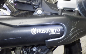 HUSQVARNA SVARTPILEN 250