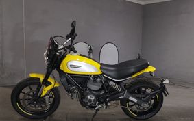 DUCATI  DUCATI  SCRAMBLER  ICON  2015 K102JA