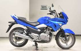 SUZUKI GSR250S