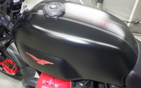 MOTO GUZZI V7 CARBON 2019
