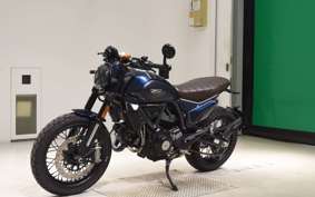 TRIUMPH SCRAMBLERナイトシフト 2024