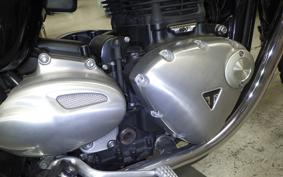 TRIUMPH BONNEVILLE T100 2018