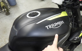 TRIUMPH STREET TRIPLE RS 2020