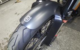 HUSQVARNA SVARTPILEN 401 2021