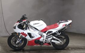 YAMAHA YZF-R1 RN01