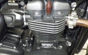 TRIUMPH STREET TWIN 2022