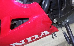 HONDA CBR650R E-Clutch 2025 RH17
