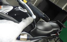 SUZUKI GSR250S