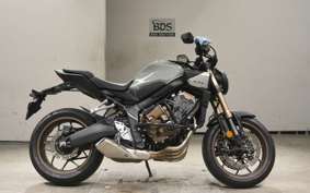 HONDA CB650R E-Clutch 2025 RH17