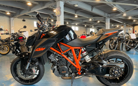 KTM 1290 SUPER DUKE GT 2015 V3940