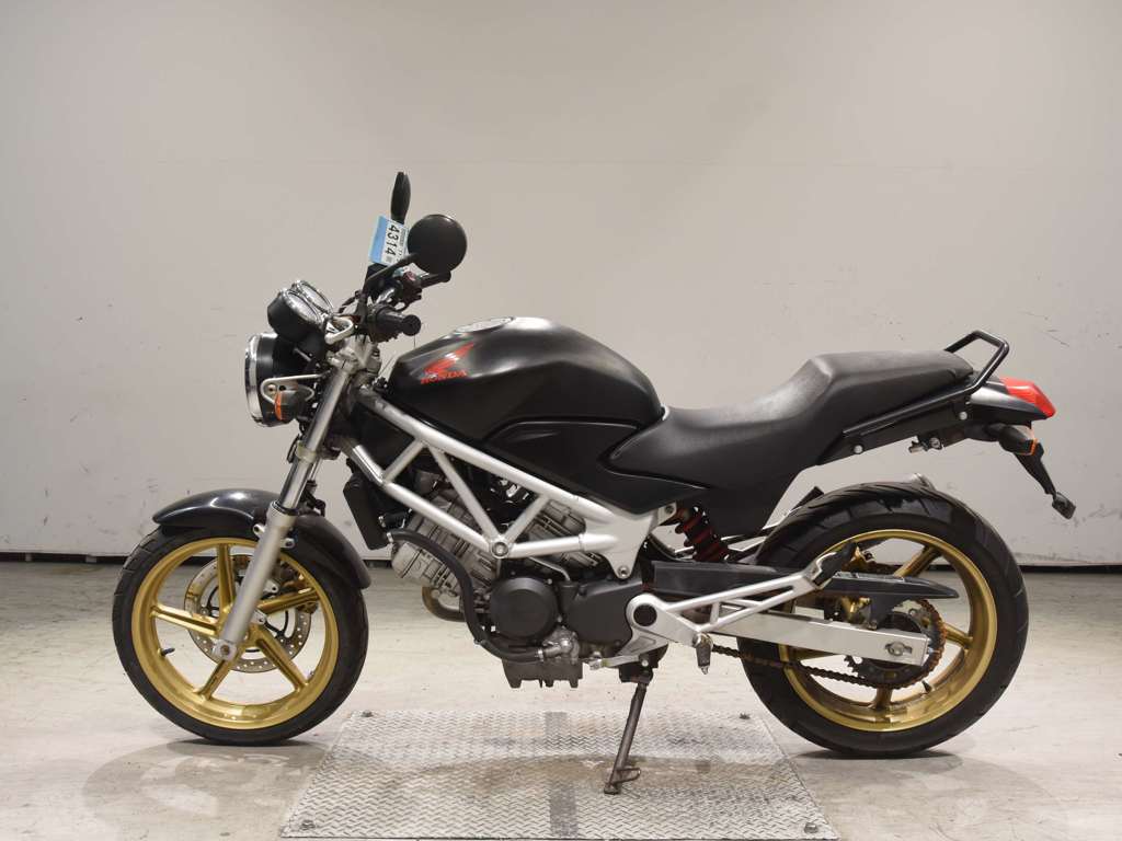 Фото Honda VTR 250 Gen. 2 2011 с японского аукциона