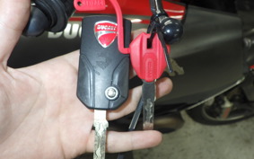 DUCATI DIAVEL 2011