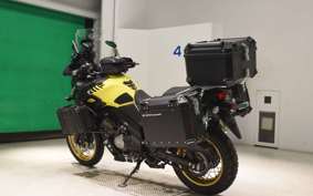SUZUKI Vｽﾄﾛｰﾑ650XTA 2018 C733A