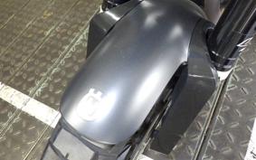 HUSQVARNA SVARTPILEN 401 2021