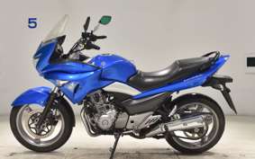 SUZUKI GSR250S
