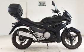 SUZUKI GSR250F