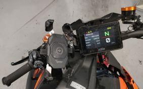 KTM 1290 SUPER  DUKE R V3940