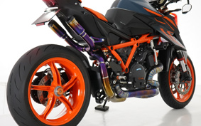 KTM 1290 SUPER DUKE R 2022 V3940