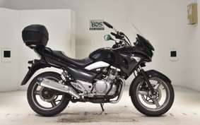 SUZUKI GSR250