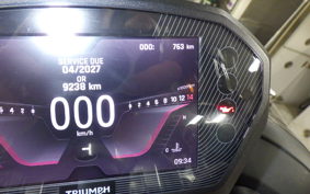 TRIUMPH STREET TRIPLE RX 2026