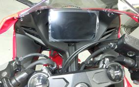 HONDA CBR650R E-Clutch 2025 RH17