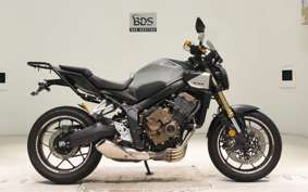 HONDA CB650R E-Clutch 2025 RH17