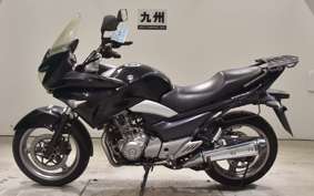 SUZUKI GSR250S