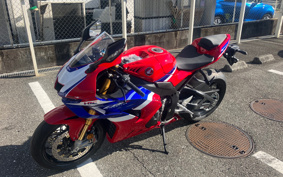 HONDA CBR1000RR-R FB 2025 SC82