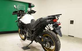 SUZUKI Vｽﾄﾛｰﾑ650XTA 2022 C733M