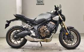 HONDA CB650R E-Clutch 2025 RH17