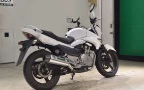 SUZUKI GSR250