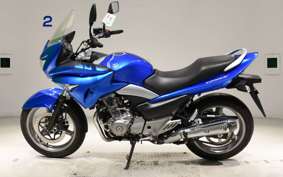 SUZUKI GSR250S