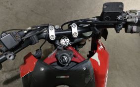 DUCATI  DUCATI  HYPERMOTARD 796 B101AA