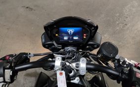 TRIUMPH STREET TRIPLE R LOW 2018 HDA434
