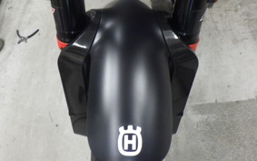 HUSQVARNA SVARTPILEN 125 2003