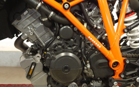 KTM 1290 SUPER DUKE R 2015 V3940