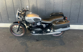 TRIUMPH BONNEVILLE 900 2016 DAD74G