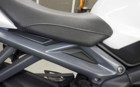 TRIUMPH STREET TRIPLE 85 2013