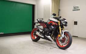 TRIUMPH STREET TRIPLE RX 2026
