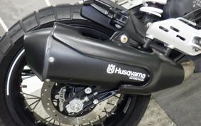 HUSQVARNA SVARTPILEN 125 2023