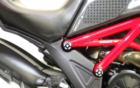 DUCATI DIAVEL CARBON 2014 ZDMG105JAEB