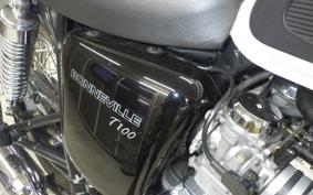TRIUMPH BONNEVILLE T100 2005