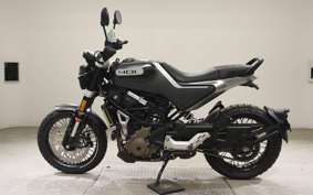 HUSQVARNA SVARTPILEN 401 2021