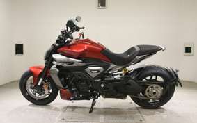 DUCATI XディアベルV4 2025