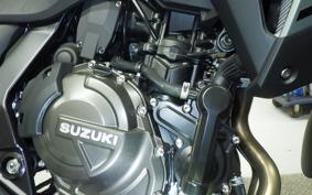 SUZUKI Vｽﾄﾛｰﾑ800 2025