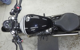 TRIUMPH BONNEVILLE BOBBER 2025